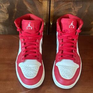 Nike Air Jordan Retro 1 Sneakers